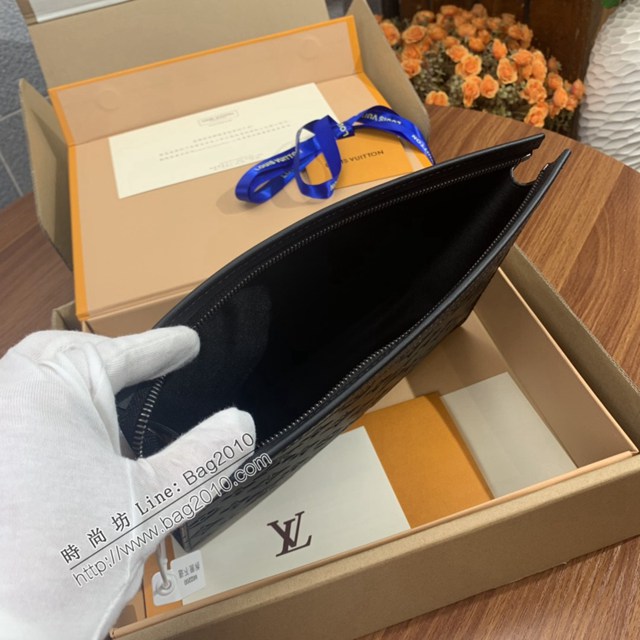 LV專櫃2023新款升級版男士手包 M61692新壓花 路易威登全新Pochette Voyage中號手袋手拿包 dn1006